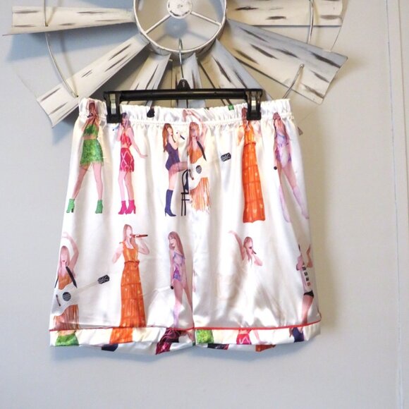 New Taylor Swift 2pc New Era Tour Satin Pajamas Size Large Swifty - Picture 3 of 6